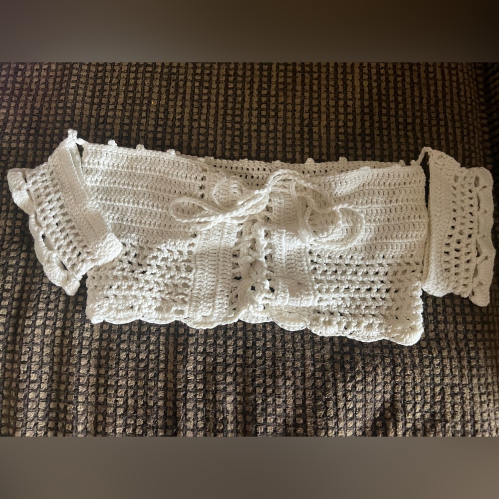 Boutique off shoulder White Crochet crop top size XS /S worn once 💕